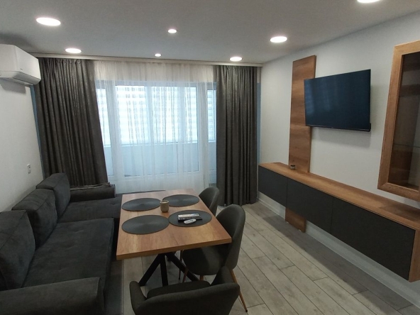 Дава се под наем Тристаен апартамент в Бургас, Изгрев - 65 кв.м за 510 € - Снимка #1