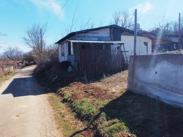 Къща в с. Лобош, Област Перник - 60 кв.м за 723 €/кв.м - Снимка #1