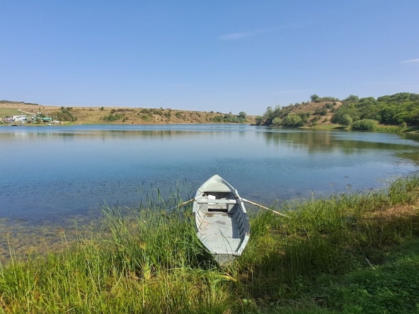 Земеделски имот в с. Черна гора, Област Перник -  кв.м за 4437 €/дка - Снимка #1