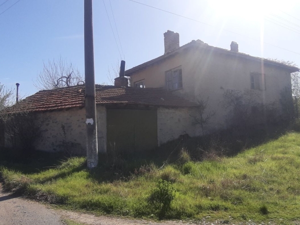 Къща в с. Омарчево, Област Сливен - 100 кв.м за 128 €/кв.м - Снимка #1