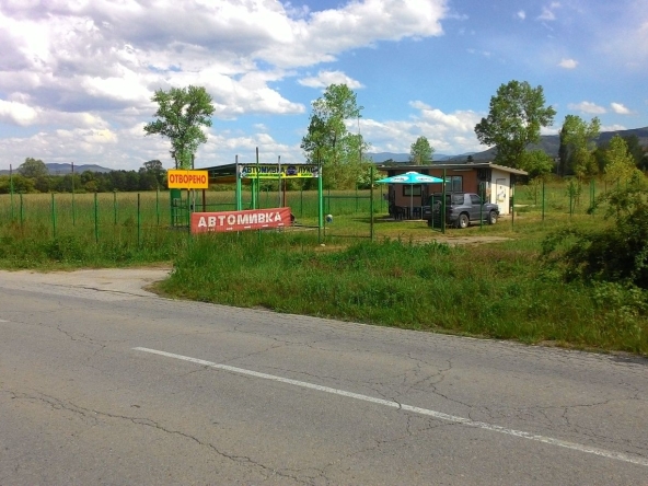 Промишлена сграда в Долна баня - 1000 кв.м за 29 €/кв.м - Снимка #1