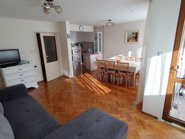 Тристаен апартамент в Пазарджик, Център - 88 кв.м за 1250 €/кв.м - Снимка #1