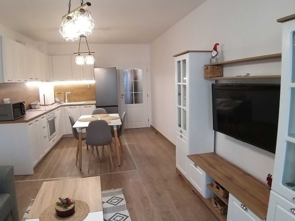 Дава се под наем Двустаен апартамент в Варна, Гранд Мол Варна - 69 кв.м за 510 € - Снимка #1