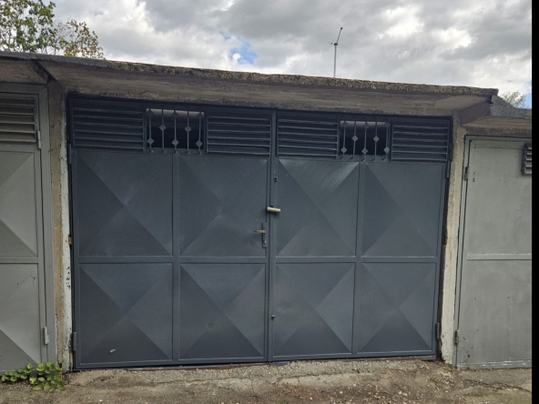 Гараж / Паркомясто в Русе, Търговия на едро - 22 кв.м за 1146 €/кв.м - Снимка #1