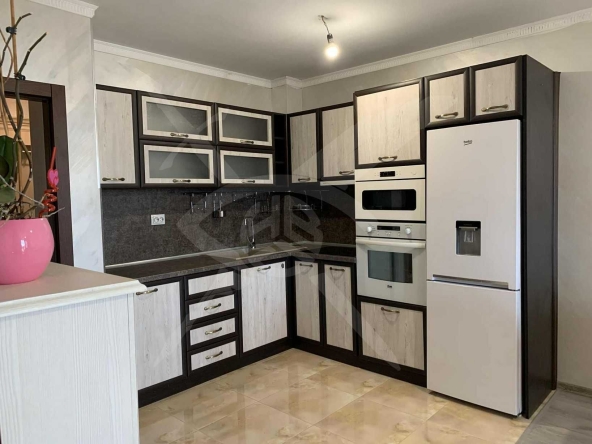 Тристаен апартамент в Варна, м-т Траката - 114 кв.м за 1253 €/кв.м - Снимка #1