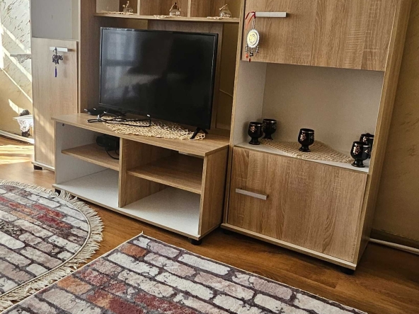 Дава се под наем Тристаен апартамент в Хасково, Промишлена зона - Юг - 82 кв.м за 255 € - Снимка #1