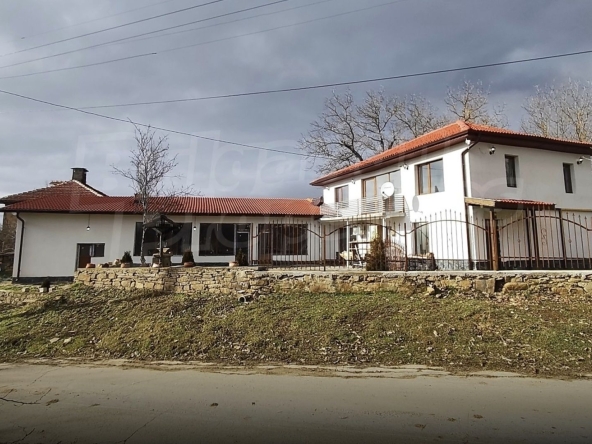 Къща в с. Старо село, Област Ловеч - 200 кв.м за 714 €/кв.м - Снимка #1