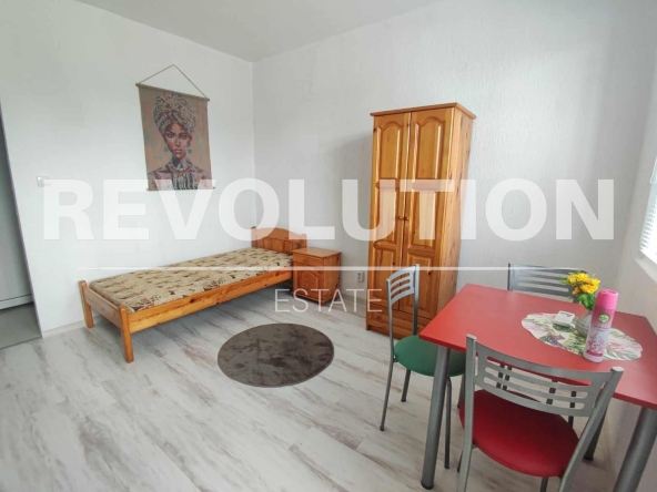 Дава се под наем Едностаен апартамент в Варна, Цветен квартал - 20 кв.м за 240 € - Снимка #1