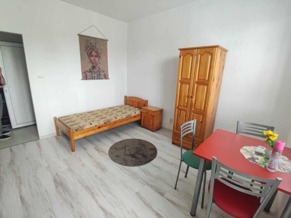 Дава се под наем Едностаен апартамент в Варна, Цветен квартал - 20 кв.м за 240 € - Снимка #1