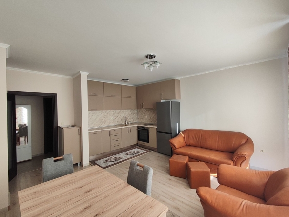 Дава се под наем Тристаен апартамент в Варна, Колхозен пазар - 90 кв.м за 637.5 € - Снимка #1