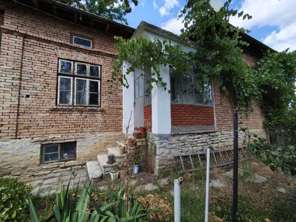 Къща в с. Макариополско, Област Търговище - 80 кв.м за 300 €/кв.м - Снимка #1