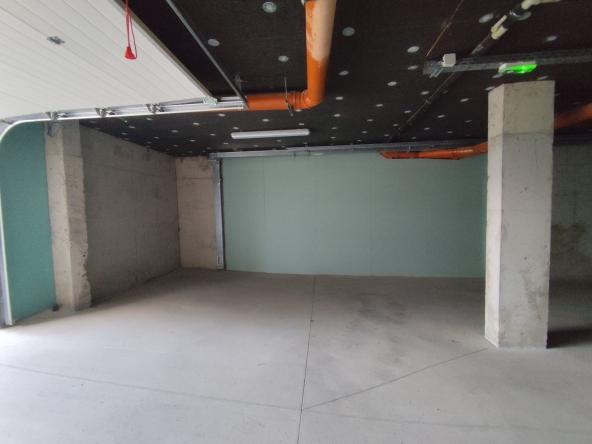 Дава се под наем Гараж / Паркомясто в София, Кръстова вада - 19 кв.м за 81.6 € - Снимка #1