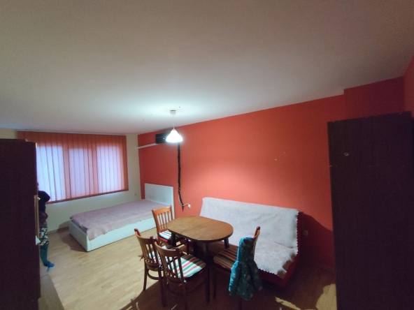 Дава се под наем Двустаен апартамент в Бургас, Славейков - 60 кв.м за 348.84 € - Снимка #1