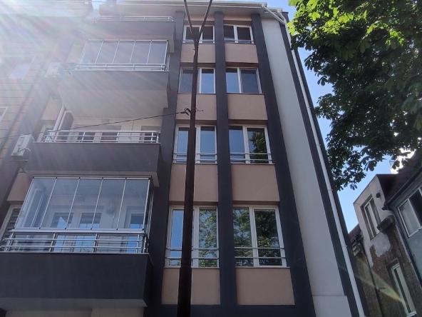 Двустаен апартамент в Бургас, Възраждане - 75 кв.м за 3334 €/кв.м - Снимка #1