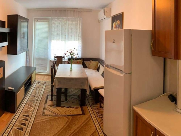 Дава се под наем Двустаен апартамент в Бургас, Възраждане - 64 кв.м за 225 € - Снимка #1