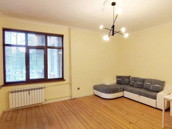 Тристаен апартамент в София, Център - 103 кв.м за 3593 €/кв.м - Снимка #1