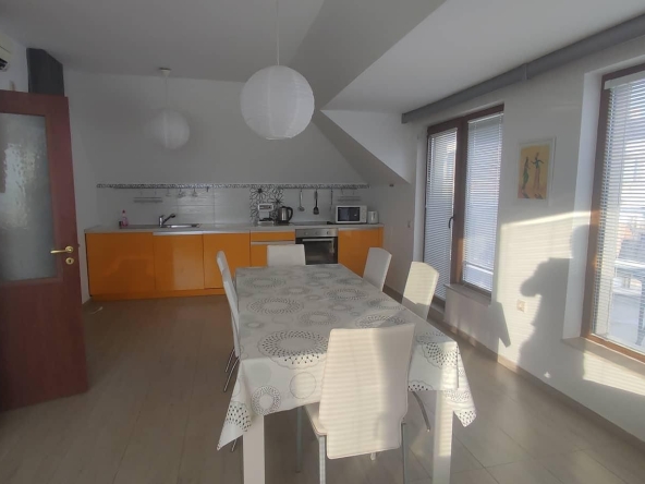 Дава се под наем Двустаен апартамент в к.к. Св.Св. Константин и Елена - 65 кв.м за 800 € - Снимка #1