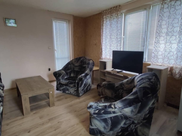 Дава се под наем Етаж от къща в Варна, м-т Траката - 60 кв.м за 500 € - Снимка #1