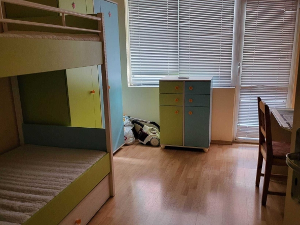 Дава се под наем Тристаен апартамент в Бургас, Възраждане - 80 кв.м за 153 € - Снимка #1