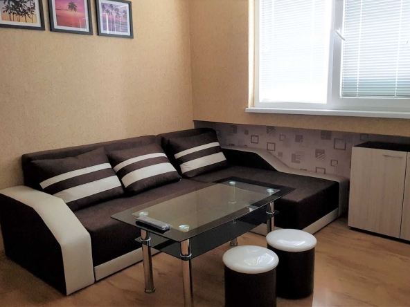 Дава се под наем Двустаен апартамент в Враца, Център - 58 кв.м за 275.4 € - Снимка #1