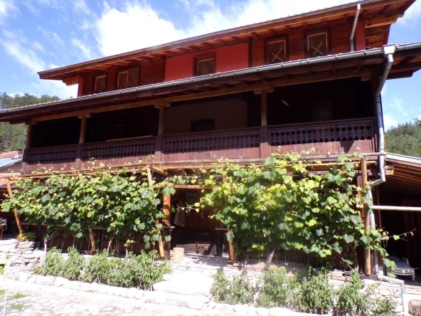 Къща в Велинград - 300 кв.м за 459 €/кв.м - Снимка #1