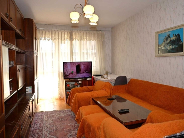 Дава се под наем Двустаен апартамент в Перник, Изток - 63 кв.м за 290.7 € - Снимка #1