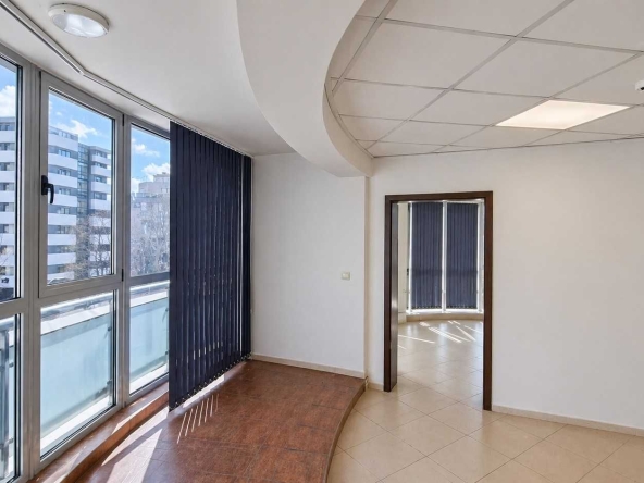 Дава се под наем Офис в Варна, Лятно кино Тракия - 150 кв.м за 1097.01 € - Снимка #1