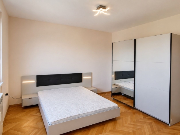 Дава се под наем Тристаен апартамент в София, Толстой - 92 кв.м за 797.64 € - Снимка #1