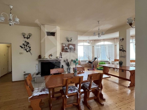 Етаж от къща в Варна, Галата - 160 кв.м за 670 €/кв.м - Снимка #1