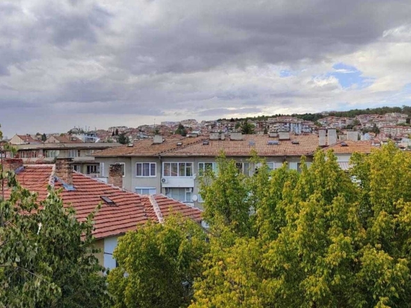 Тристаен апартамент в Велико Търново, Бузлуджа - 105 кв.м за 1600 €/кв.м - Снимка #1