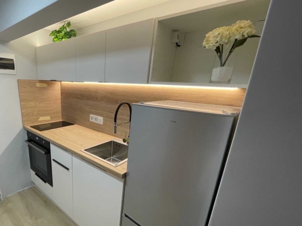 Дава се под наем Едностаен апартамент в Пловдив, Център - 30 кв.м за 306 € - Снимка #1