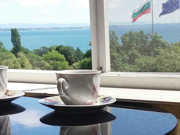 Дава се под наем Тристаен апартамент в Бургас, Лазур - 70 кв.м за 79.56 € - Снимка #1