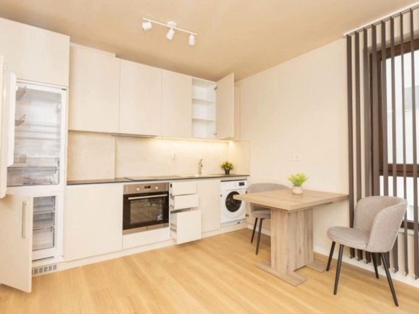 Дава се под наем Двустаен апартамент в София, Малинова долина - 60 кв.м за 648.21 € - Снимка #1