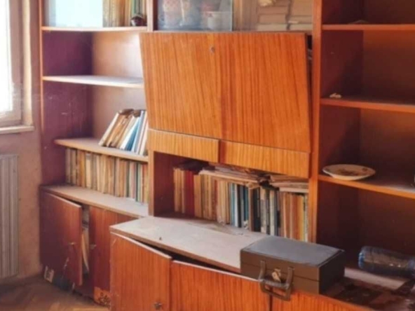 Тристаен апартамент в Плевен, 9-ти квартал - 100 кв.м за 607 €/кв.м - Снимка #1