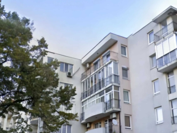 Тристаен апартамент в Шумен, Добруджански - 80 кв.м за 1760 €/кв.м - Снимка #1