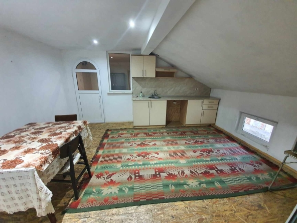 Дава се под наем Двустаен апартамент в Търговище, Боровец - 65 кв.м за 137.7 € - Снимка #1