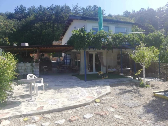 Дава се под наем Къща в Балчик - 100 кв.м за 1495.83 € - Снимка #1