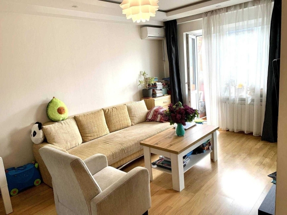 Дава се под наем Двустаен апартамент в София, Център - 65 кв.м за 433.5 € - Снимка #1