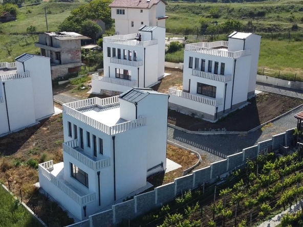 Къща в Бургас, Долно Езерово - 172 кв.м за 1076 €/кв.м - Снимка #1