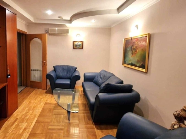 Тристаен апартамент в Русе, Център - 95 кв.м за 2106 €/кв.м - Снимка #1