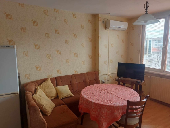 Дава се под наем Двустаен апартамент в Плевен, 9-ти квартал - 48 кв.м за 265.2 € - Снимка #1