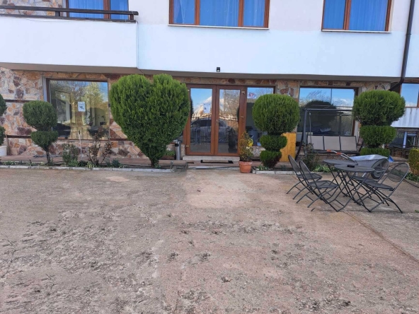 Дава се под наем Магазин в Банско - 111 кв.м за 493.68 € - Снимка #1