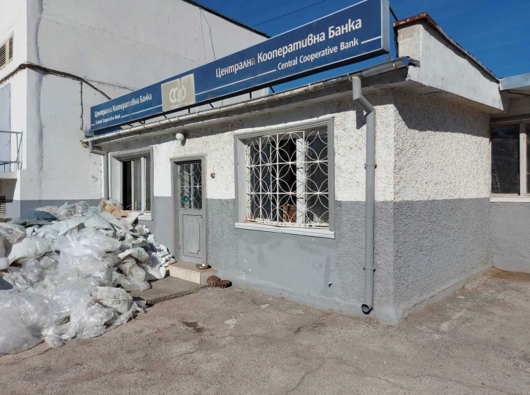 Дава се под наем Офис в Търговище, Промишлена зона - 25 кв.м за 102 € - Снимка #1