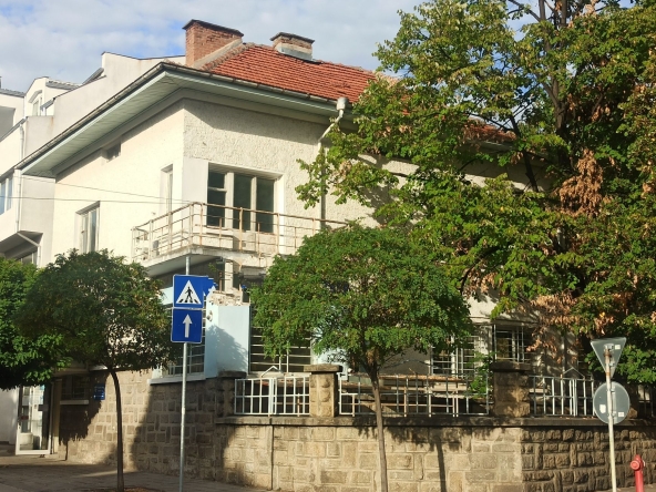 Дава се под наем Къща в Казанлък - 300 кв.м за 1450 € - Снимка #1