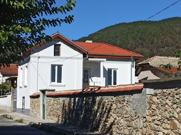 Къща в Мъглиж - 120 кв.м за 591 €/кв.м - Снимка #1