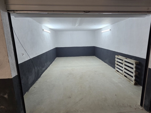 Дава се под наем Гараж / Паркомясто в Пловдив, Център - 22 кв.м за 102 € - Снимка #1