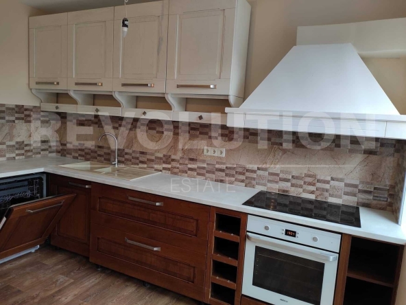 Дава се под наем Тристаен апартамент в Варна, Бриз - 90 кв.м за 504.9 € - Снимка #1