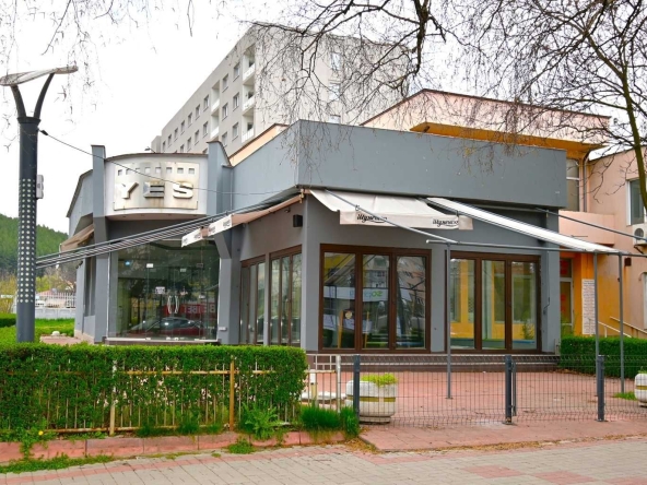 Заведение в Перник, Изток - 140 кв.м за 1411 €/кв.м - Снимка #1