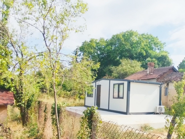 Къща в с. Режанци, Област Перник - 27 кв.м за 1408 €/кв.м - Снимка #1
