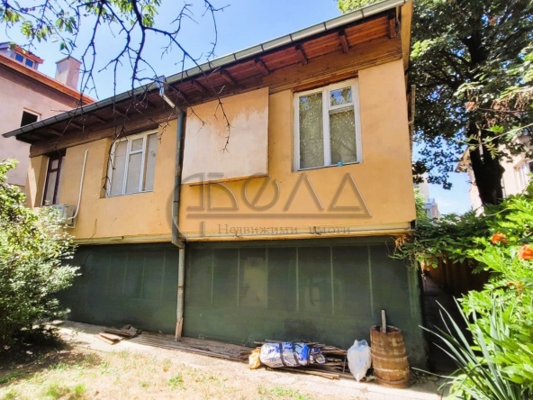 Етаж от къща в София, Център - 240 кв.м за 1334 €/кв.м - Снимка #1